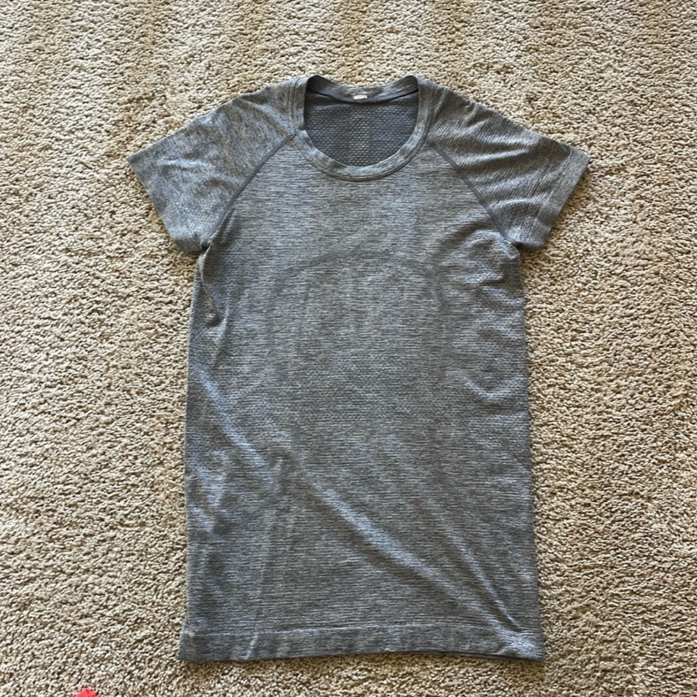 Lululemon, size 6, grey shirt